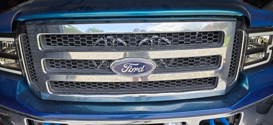Ford F250 / F350 / F450 Super Duty Chrome Grille (2005 - 2007) with Emblem