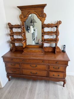 Dresser antique