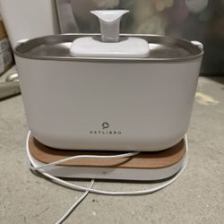 PETLIBRO Cat Water Fountain, App Monitoring Pet Fountains for Cats Indoor with Stainless Steel Tray, 2.5L/84oz Dockstream Automatic Water Dispenser fo