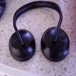 Bose 700 Sound Cancellation Headphones 