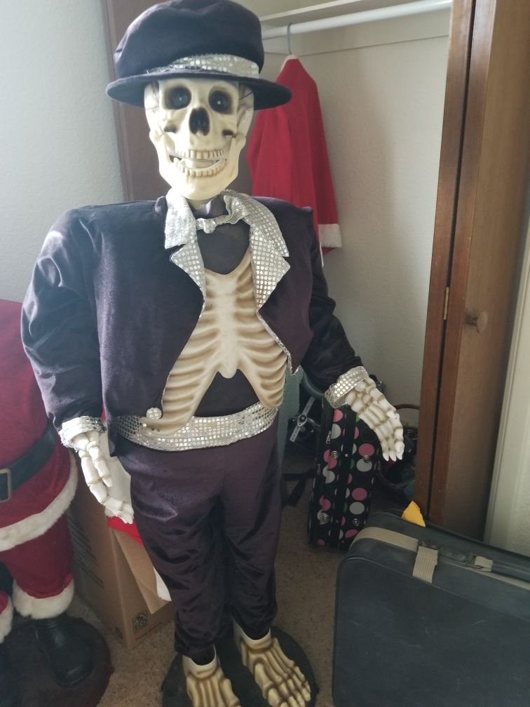 Gemmy 5ft tall life-size singing dancing skeleton Halloween decoration prop