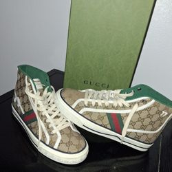 AUTENTIC.  GUCCI SHOES. 