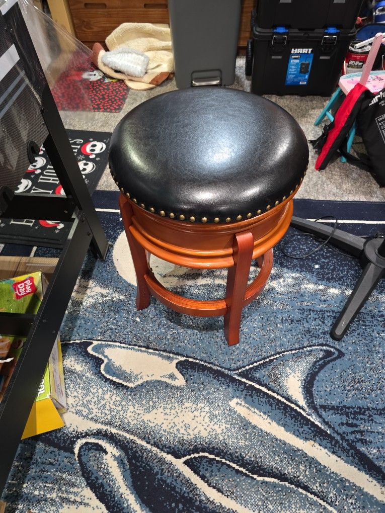 4 Beautiful Bar Stool In Great Condition 