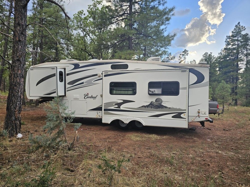08 Cardinal LE fifth Wheel