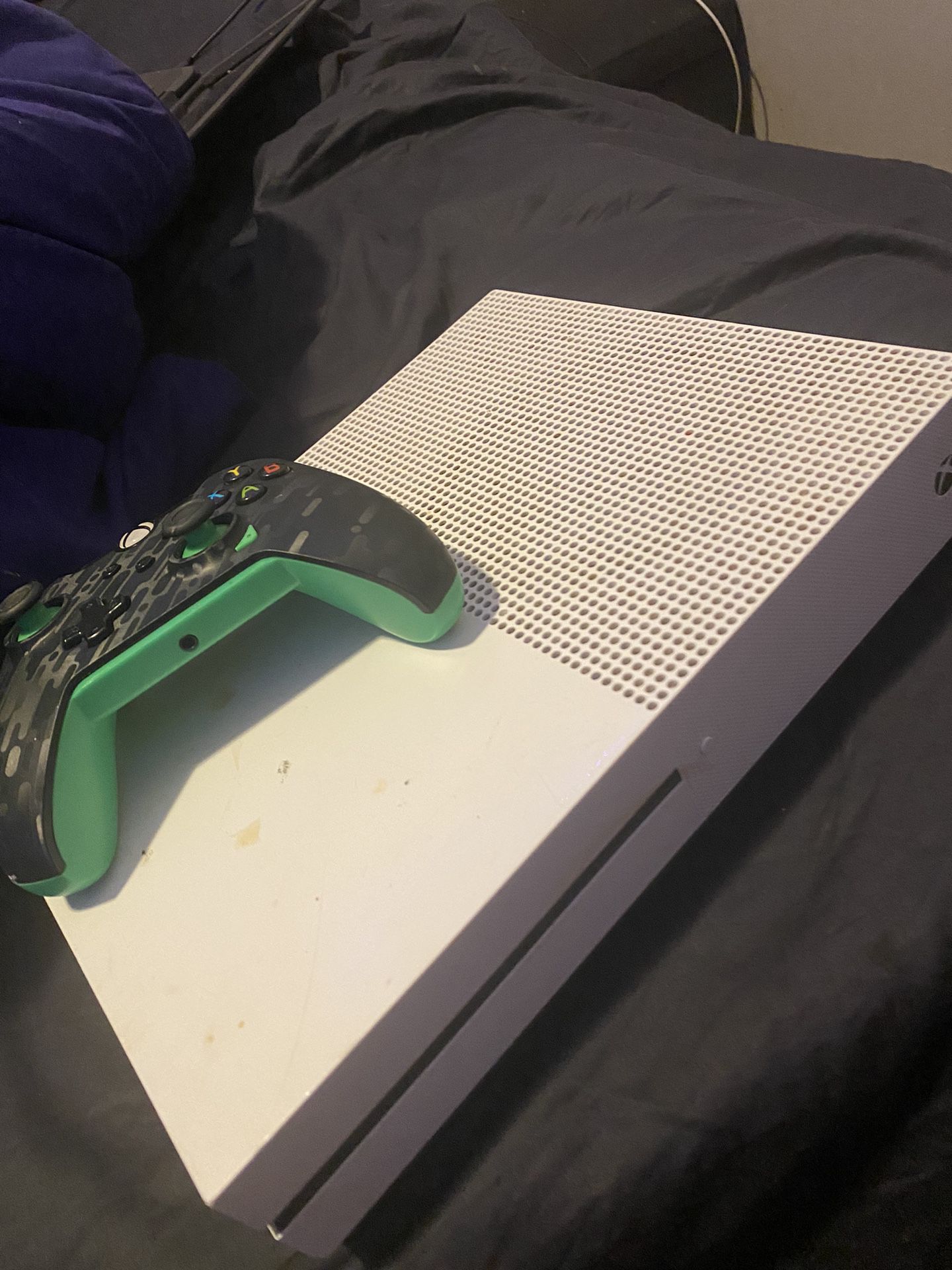 White Xbox one S 