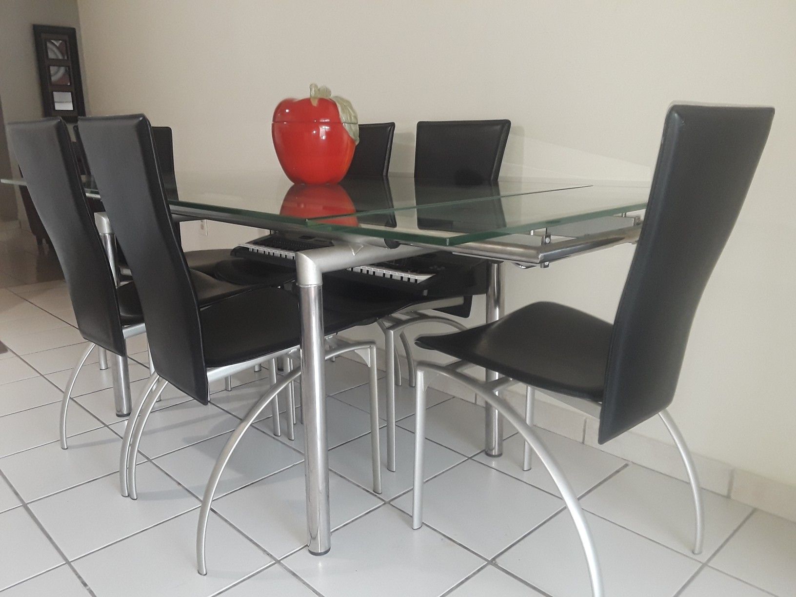 Modern Dining table / Mesa de Comedor Moderna