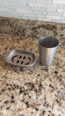 FREE soap/toothbrush holders