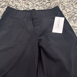 Athleta Women's Straight Up Yoga Pant in Black (MP) Medium - 30” Petite  Inseam for Sale in Boston, MA - OfferUp