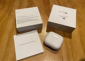 Apple AirPods 4 with Charging Case
