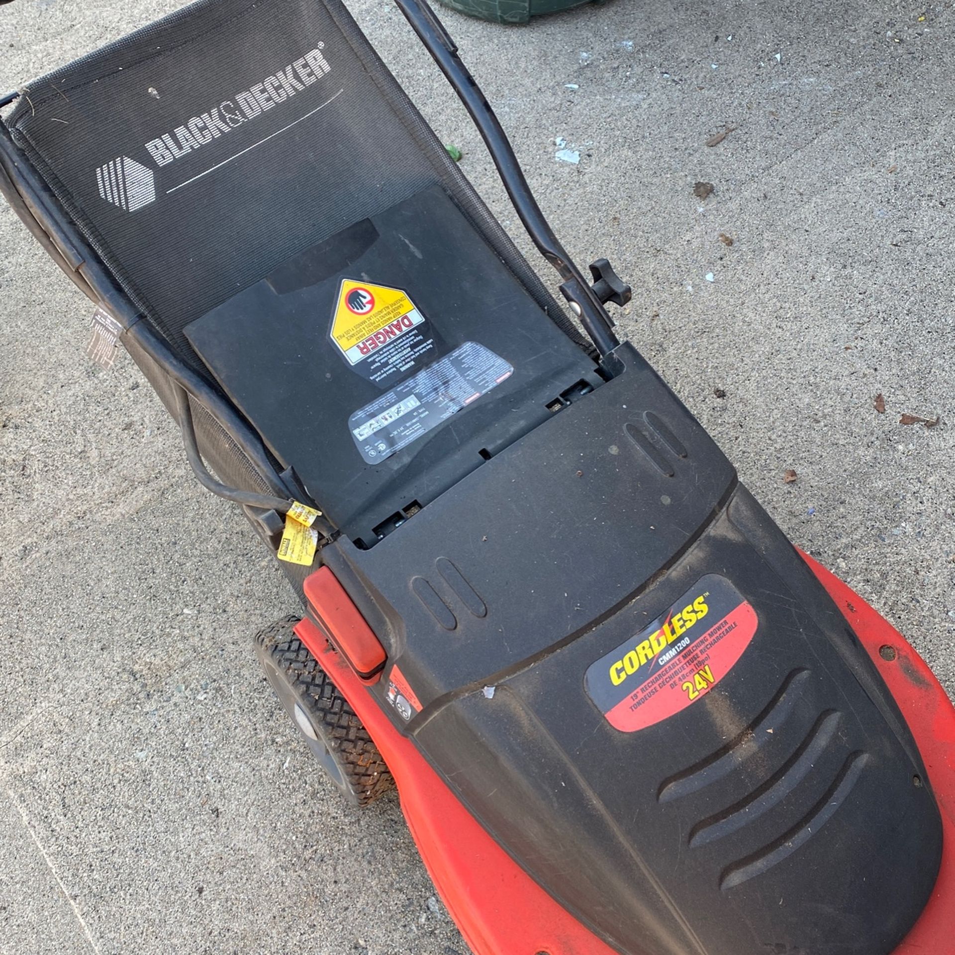 Black Decker cordless 24 V rechargeable mulching power mower