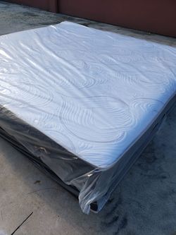 NEW QUEEN-SIZE MATTRESS & BOX SPRING - 2PC