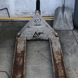 Crown Pallet Jack 