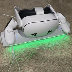 Meta Quest 3S 128 GB w/ Charging Dock