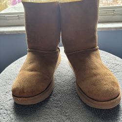 Brown Uggs Size 9 US