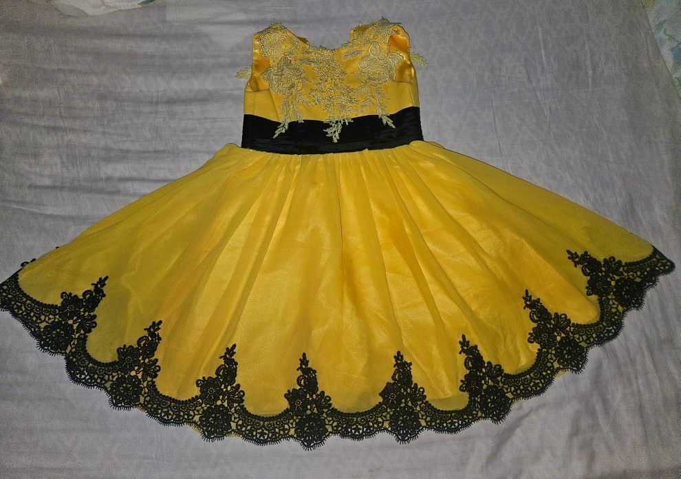 Like new. Girls Yellow & Black Lace Ball Gown Party Dance Dress. Long 30", Chest 22", Waist 22". 