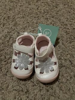 Kid’s White Sandal With Flower