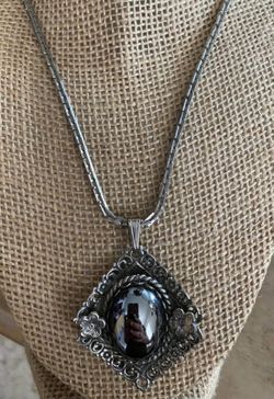 Cadena stainless con dije piedra joyería antigua