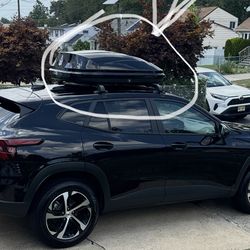 Hard shell roof top cargo box with cross bars