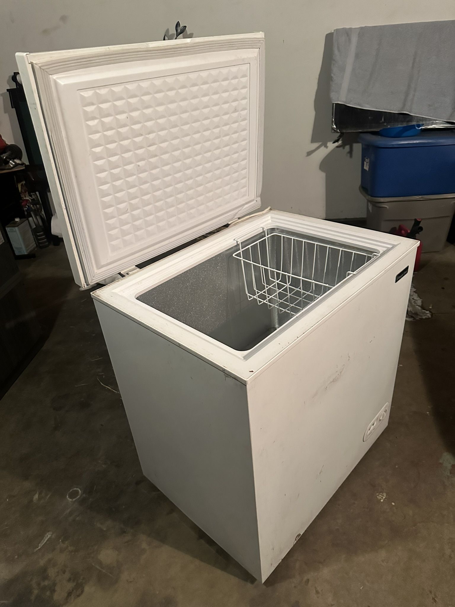 Deep freezer