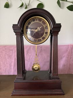 Elegant Vintage-Style Mantel Clock with Pendulum – Classic Roman Numerals
