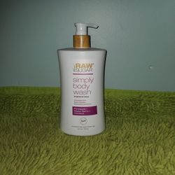 Raw Sugar Body Wash Peneapple+ Maqui Berry+ Coconut 40oz
