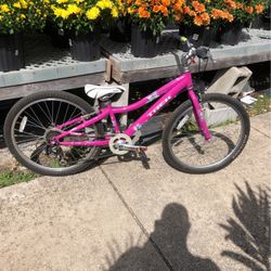 TREK MT200 PINK Kids Junior 7 Speed Mountain Bike 🚵‍♀️ 24” Wheels 12” FRAME