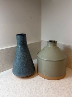 Moving - Set of 2 Ceramic Bud Vases