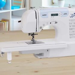 brother CS7000i Sewing Machine ( With box )