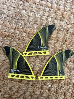Surfboard grom fins size SMALL pivot futures