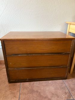 3-Drawer Wooden Dresser