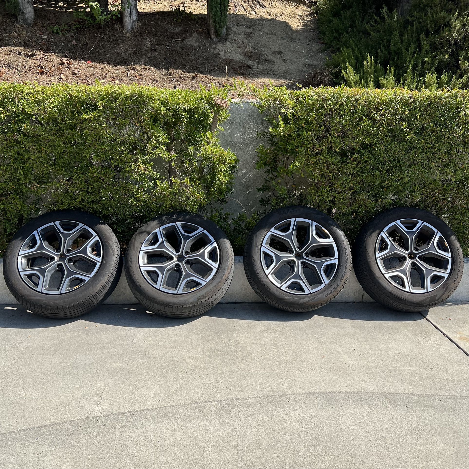 Rivian 22 Bright Wheels Tires