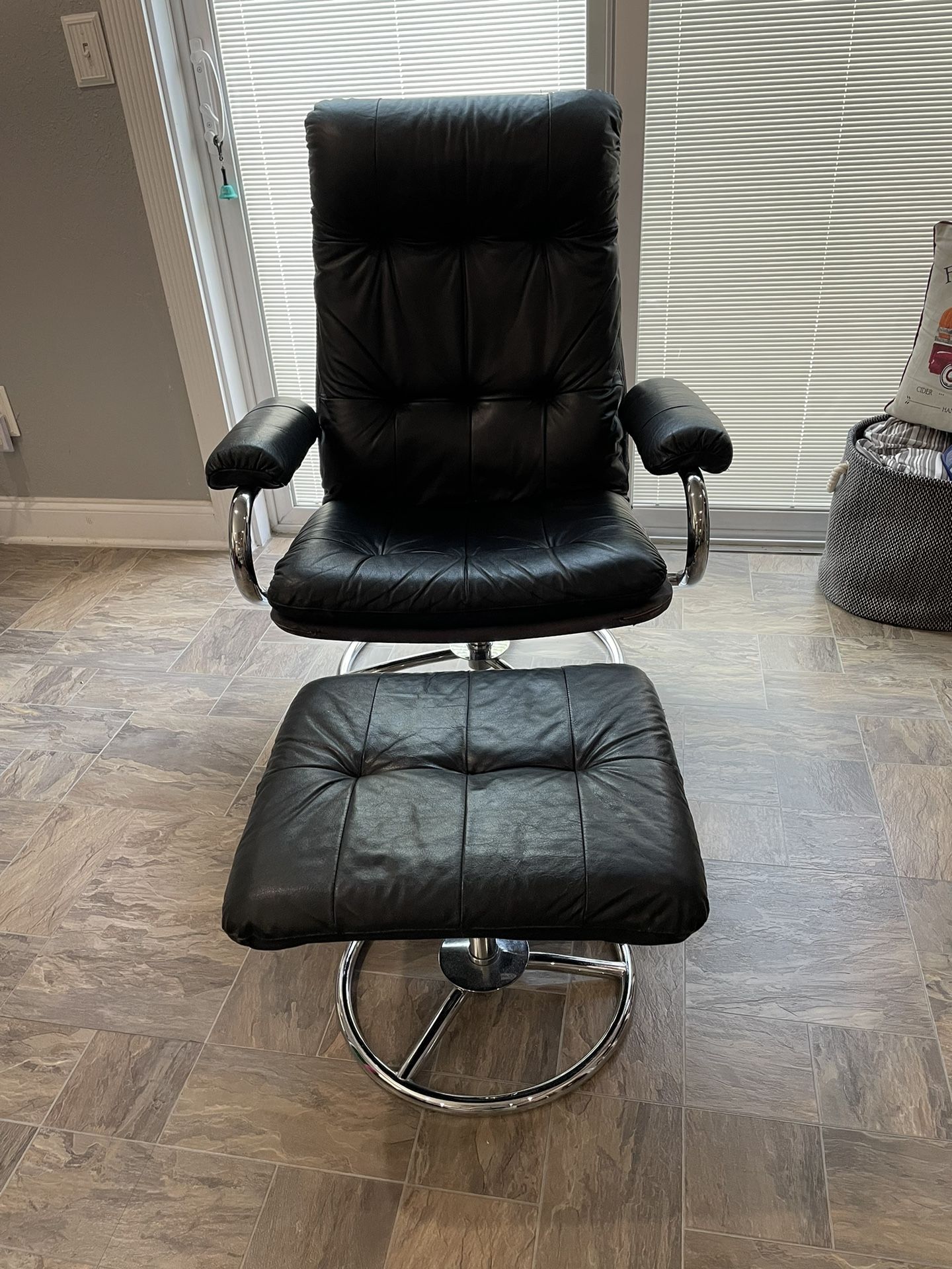 ***REDUCED***Very Nice Leather Swivel Recliner With Ottoman