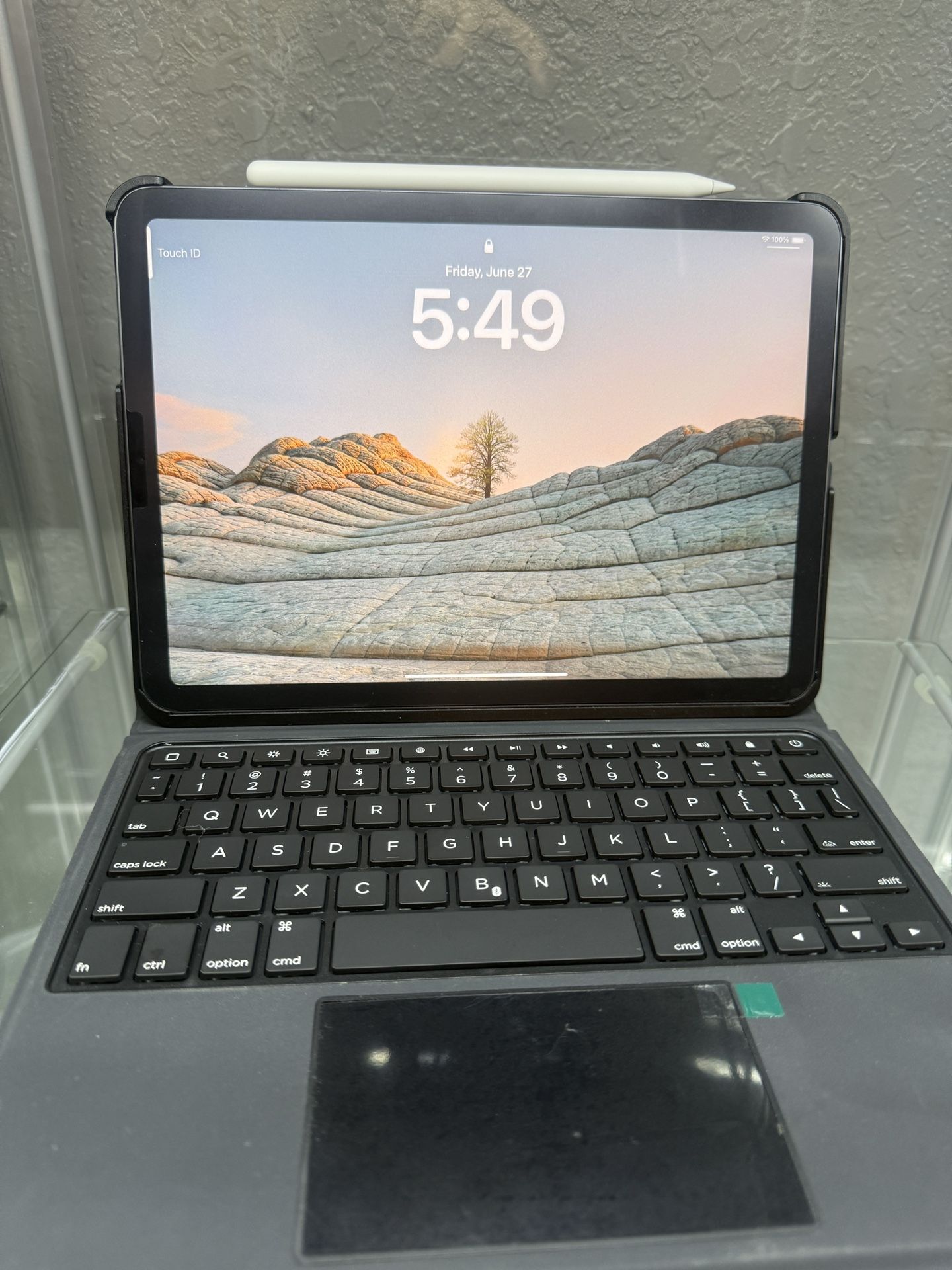 iPad Air 5th Gen With Case And Pencil