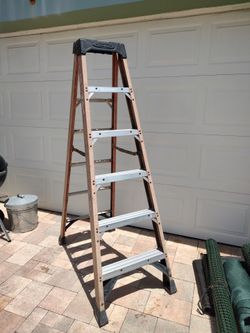 6ft Fiberglass Ladder