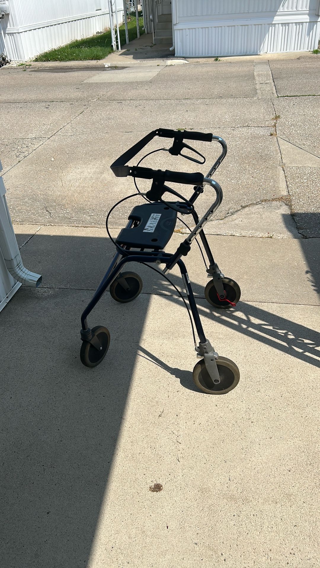 Walking wheelchair