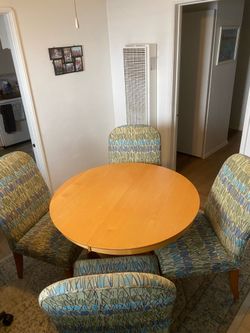 Dining table & 4 upholstered chairs
