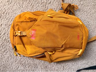 REI tarn 12 L kids backpack
