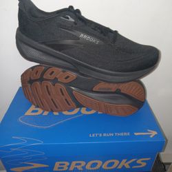 Brooks Men Size 11.5 New W/Box