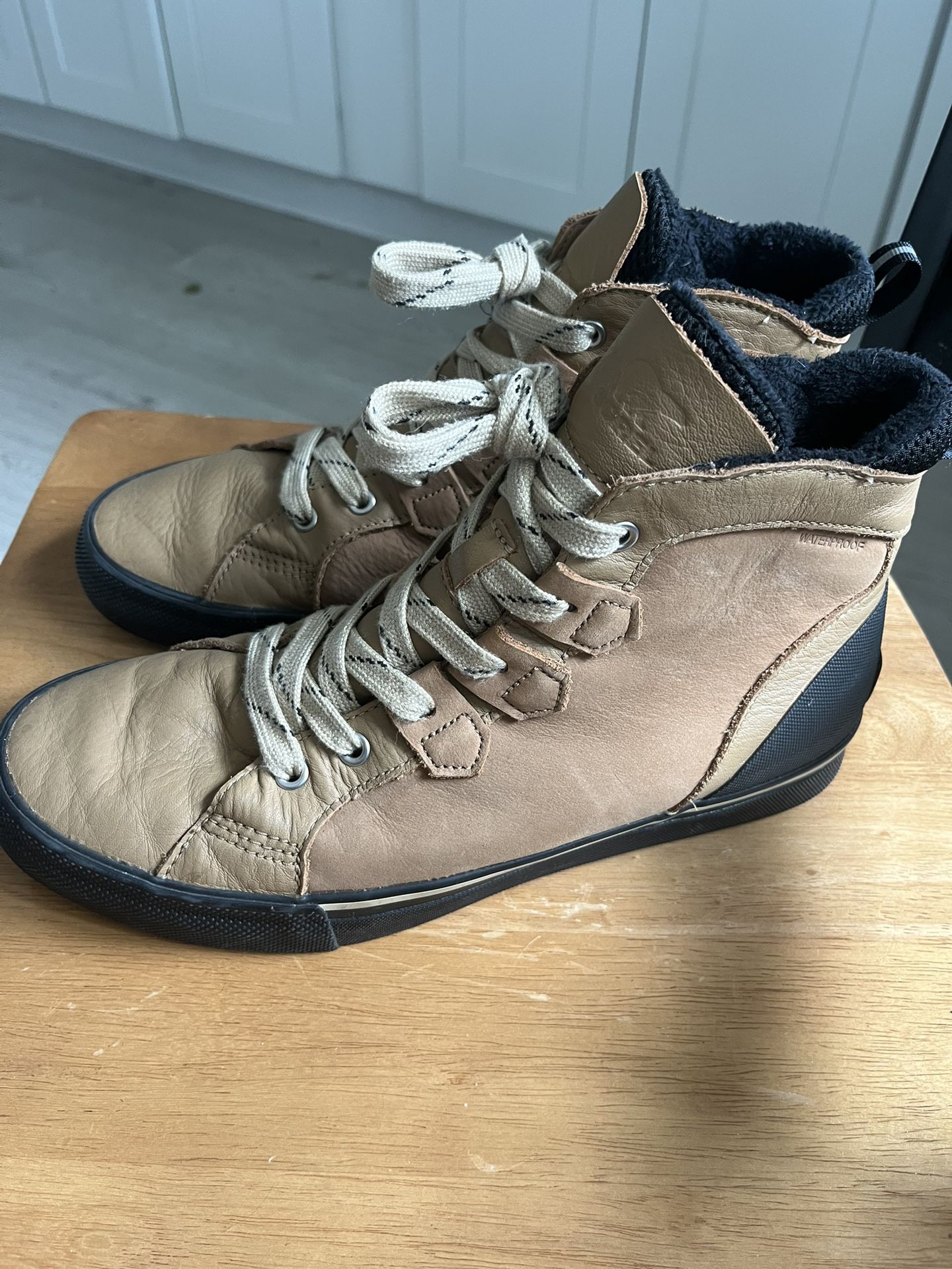 Men’s SOREL Shoes Sz 9.5