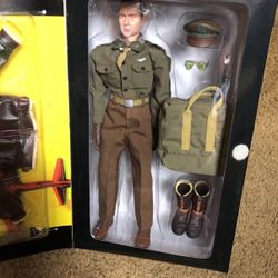 DRAGON 1/6 SCALE WWII US SKIP HOBART ACTION FIGURE USAAF B-17 BOMBER PILOT (CAPTAIN)