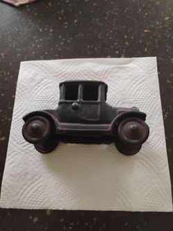 ANTIQUE CAST IRON MODEL T CAR