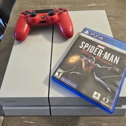 White PS4 