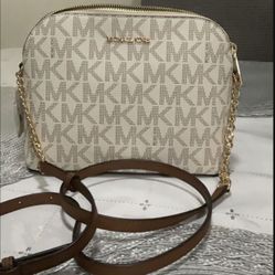 Beautiful New Michael Kors Purse 