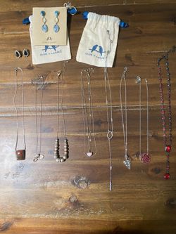 Assortment of necklaces/earrings