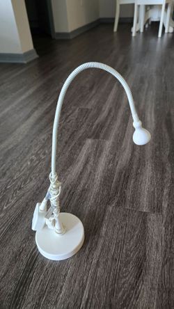 LED work lamp, white table