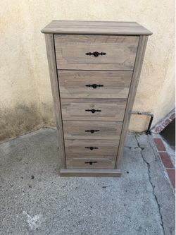 Ashley furniture Rustic Weathered Oak 6-Drawer Chest
