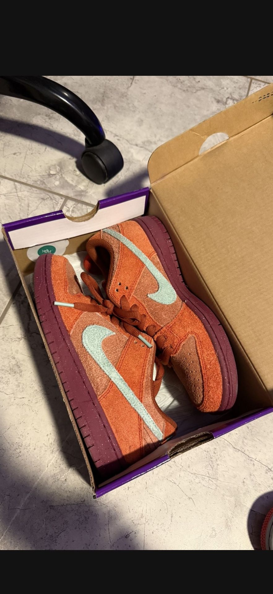 Nike SB size 5.5 Mystic red/emerald rise