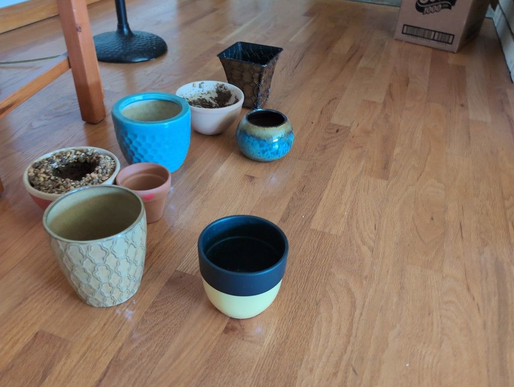 8 Small Plant Pots