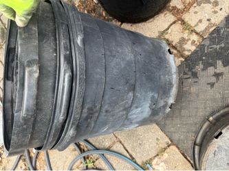 Large 13 gallon plastic pot for garden