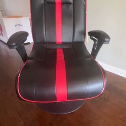 Pedestal Gaming Chair with Built-in Sound and Vibration